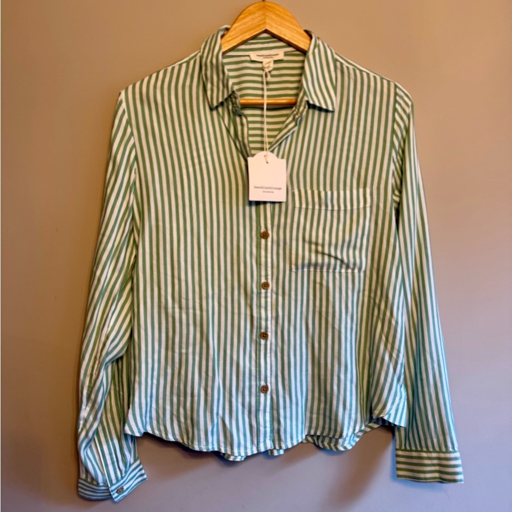 beachlunchlounge Candace Green and White Striped Shirt Lightweight Summer Vibe - Picture 3 of 9